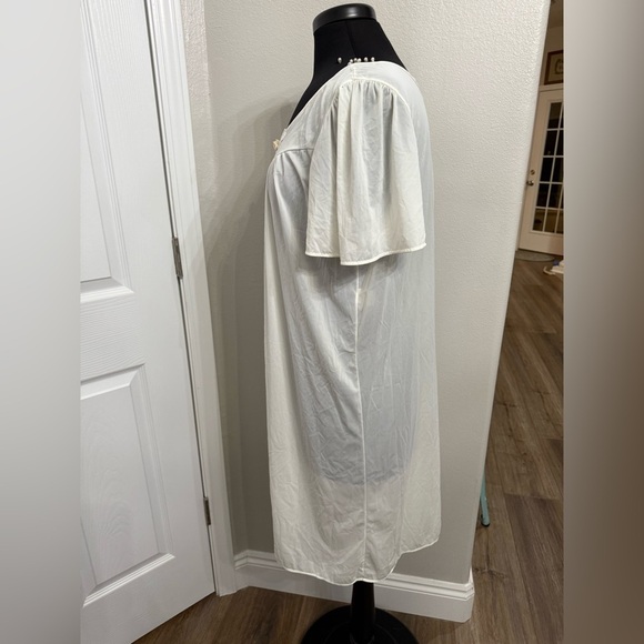 Vintage Vanity Fair Long Night Gown Ivory Cream Pajama Size Medium Rosette USA - Picture 5 of 7